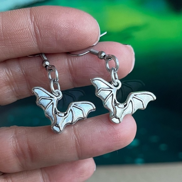 Vampire bat set earrings + necklace Halloween goth gothic - Picture 3 of 6